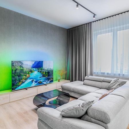 Chalupku - Luxurious Apartment 70M2 In Direct Centrum With Parking Included, Air-Conditioned, Balcony, Quiet Sleep, Best In Town Banská Bystrica Exterior foto