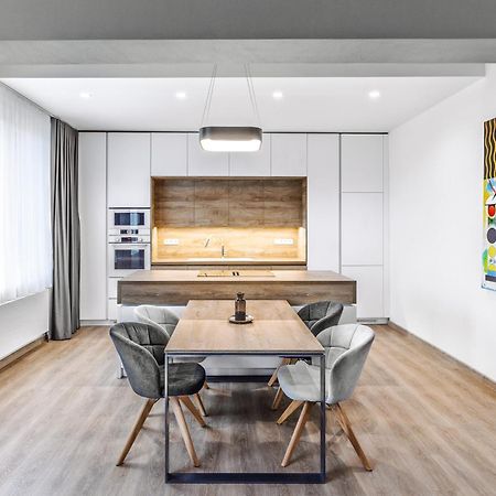 Chalupku - Luxurious Apartment 70M2 In Direct Centrum With Parking Included, Air-Conditioned, Balcony, Quiet Sleep, Best In Town Banská Bystrica Exterior foto