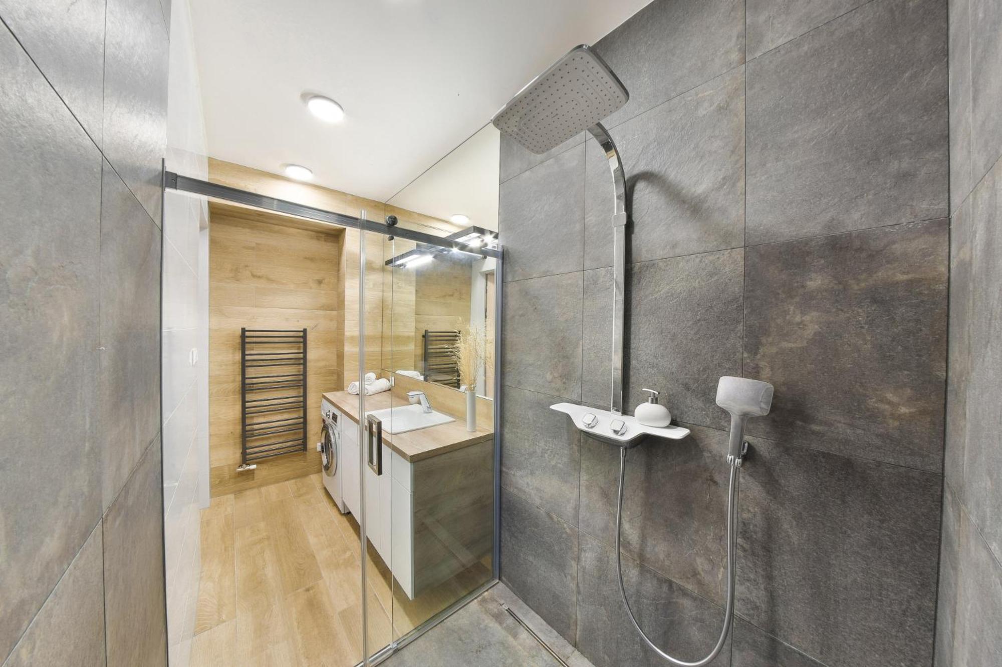 Chalupku - Luxurious Apartment 70M2 In Direct Centrum With Parking Included, Air-Conditioned, Balcony, Quiet Sleep, Best In Town Banská Bystrica Exterior foto