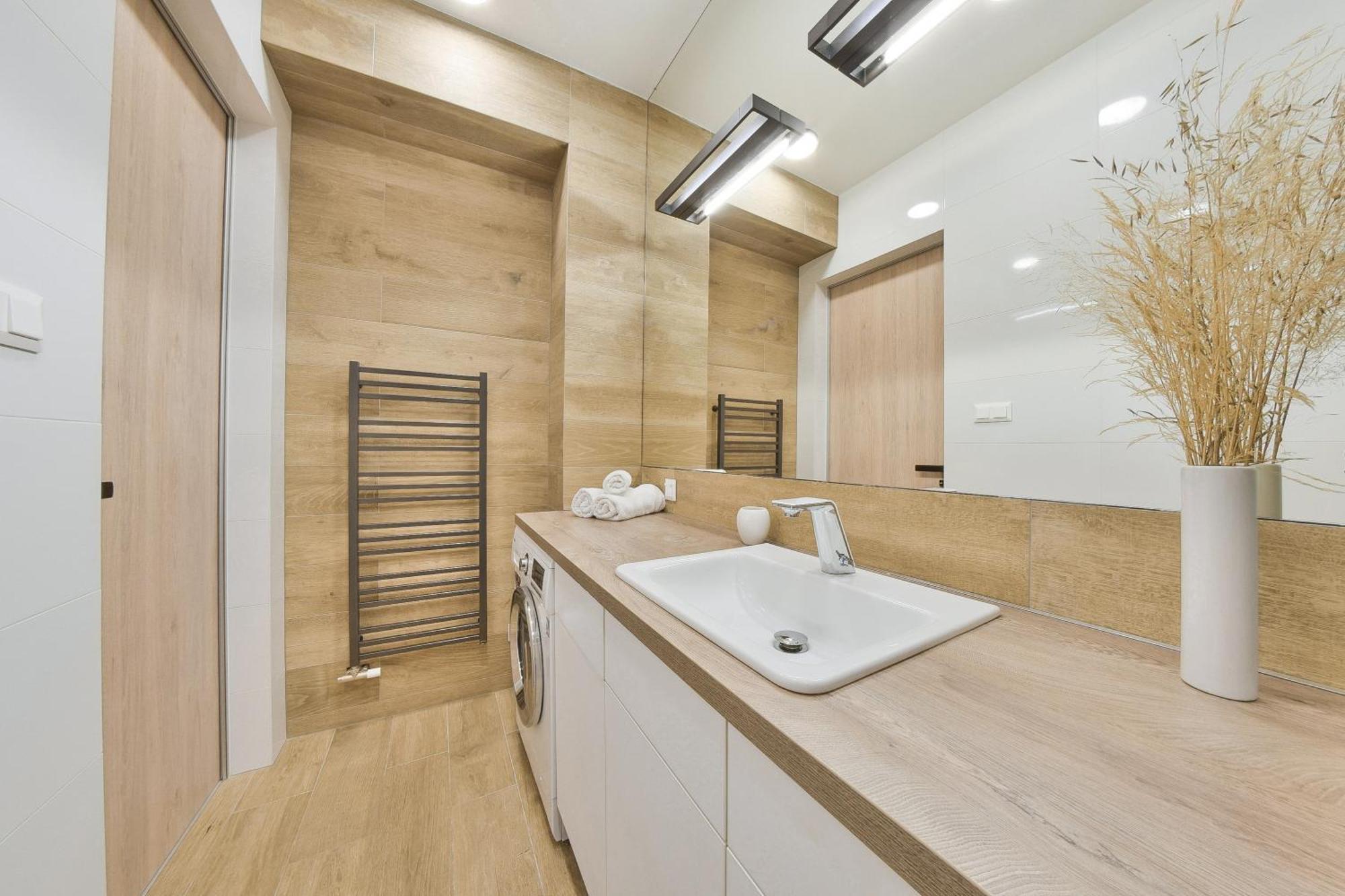 Chalupku - Luxurious Apartment 70M2 In Direct Centrum With Parking Included, Air-Conditioned, Balcony, Quiet Sleep, Best In Town Banská Bystrica Exterior foto