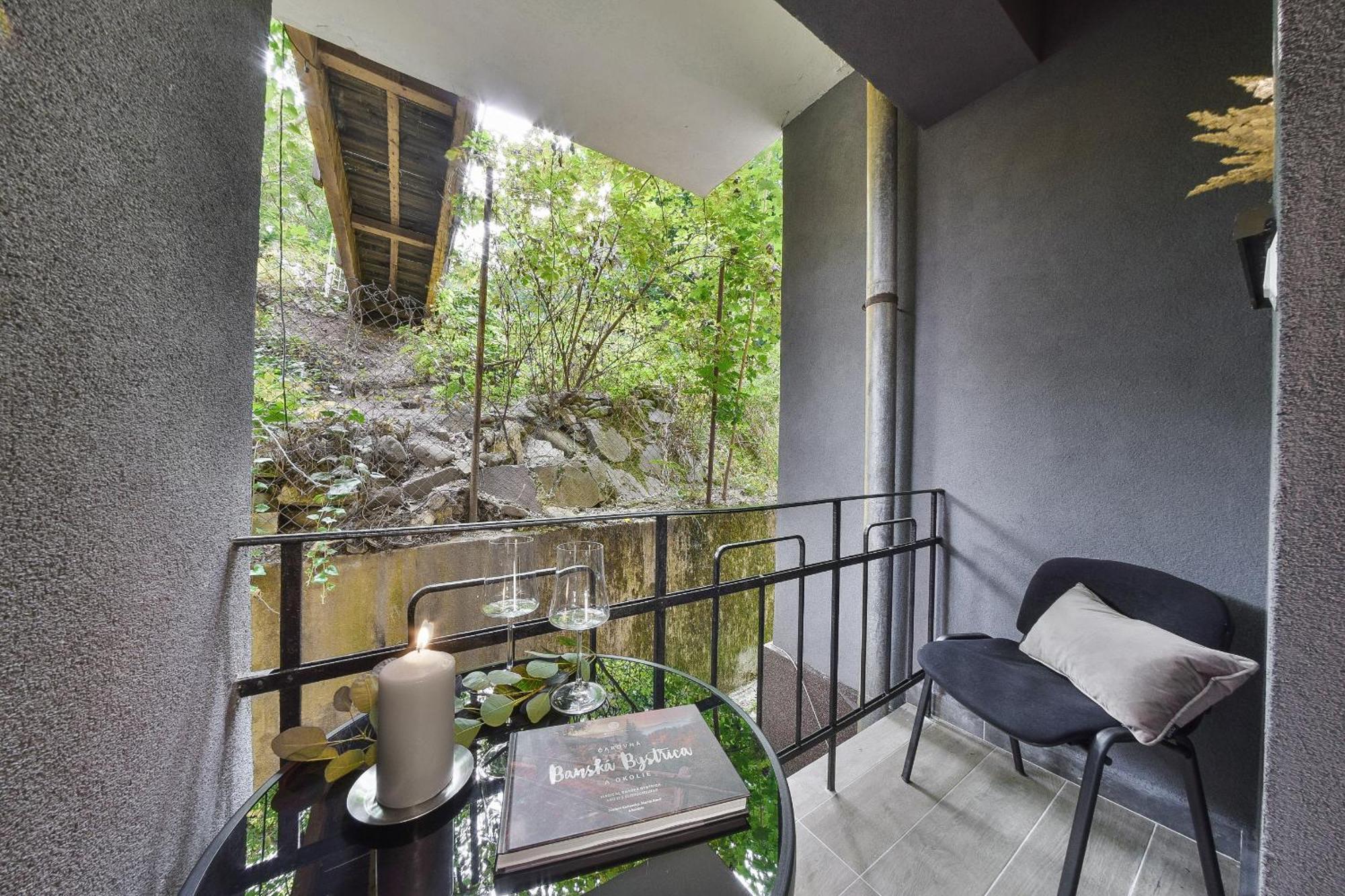 Chalupku - Luxurious Apartment 70M2 In Direct Centrum With Parking Included, Air-Conditioned, Balcony, Quiet Sleep, Best In Town Banská Bystrica Exterior foto