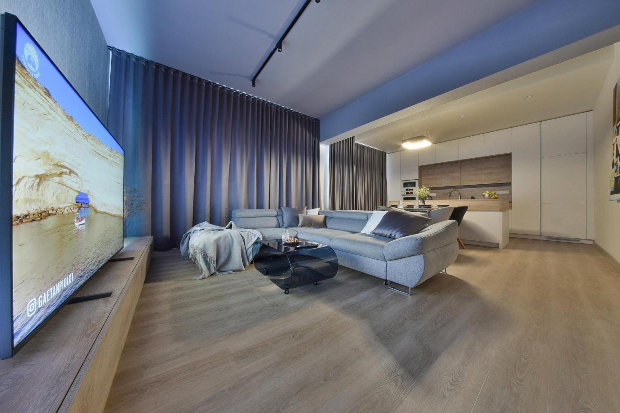 Chalupku - Luxurious Apartment 70M2 In Direct Centrum With Parking Included, Air-Conditioned, Balcony, Quiet Sleep, Best In Town Banská Bystrica Exterior foto