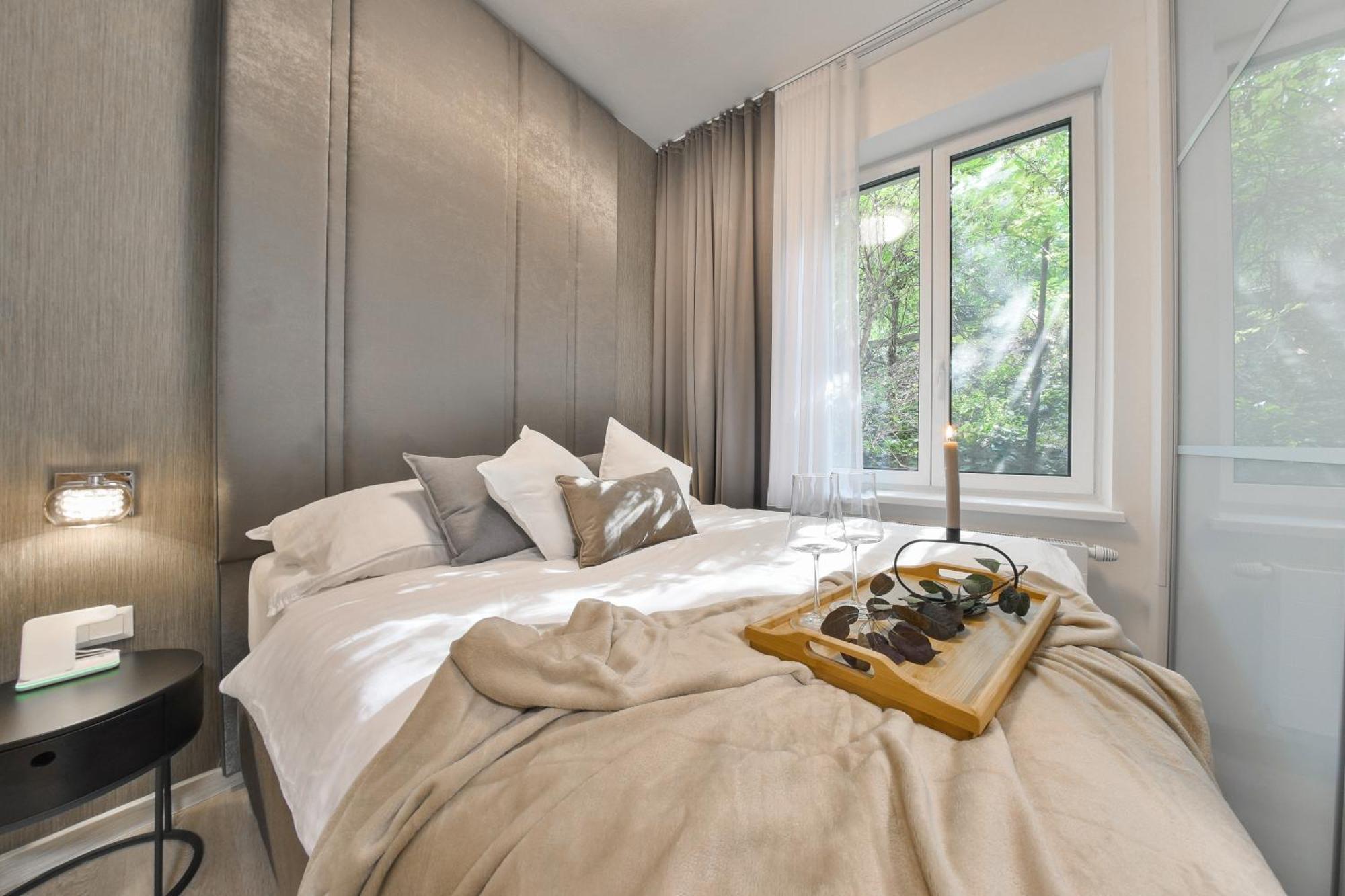 Chalupku - Luxurious Apartment 70M2 In Direct Centrum With Parking Included, Air-Conditioned, Balcony, Quiet Sleep, Best In Town Banská Bystrica Exterior foto