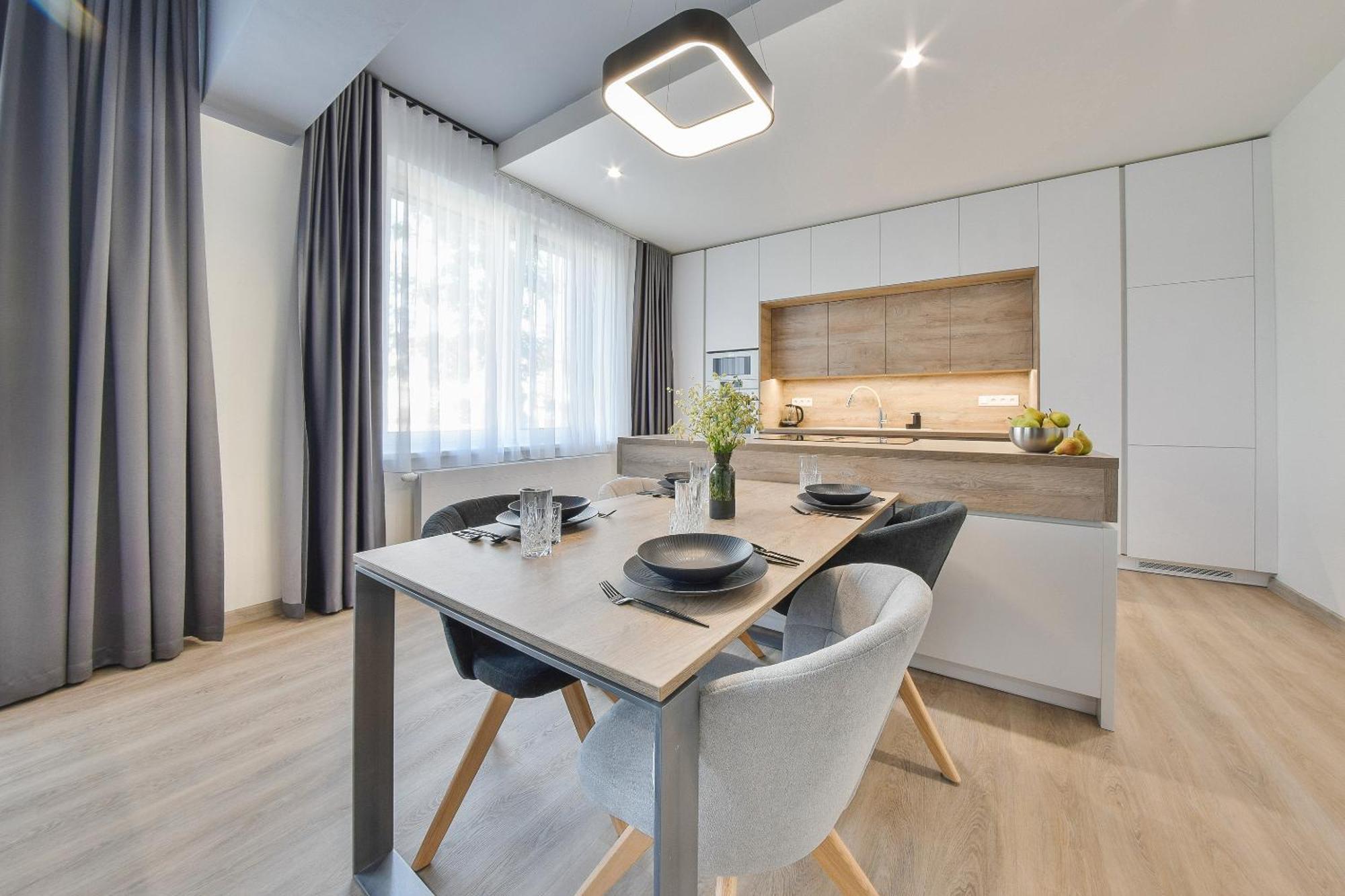 Chalupku - Luxurious Apartment 70M2 In Direct Centrum With Parking Included, Air-Conditioned, Balcony, Quiet Sleep, Best In Town Banská Bystrica Exterior foto