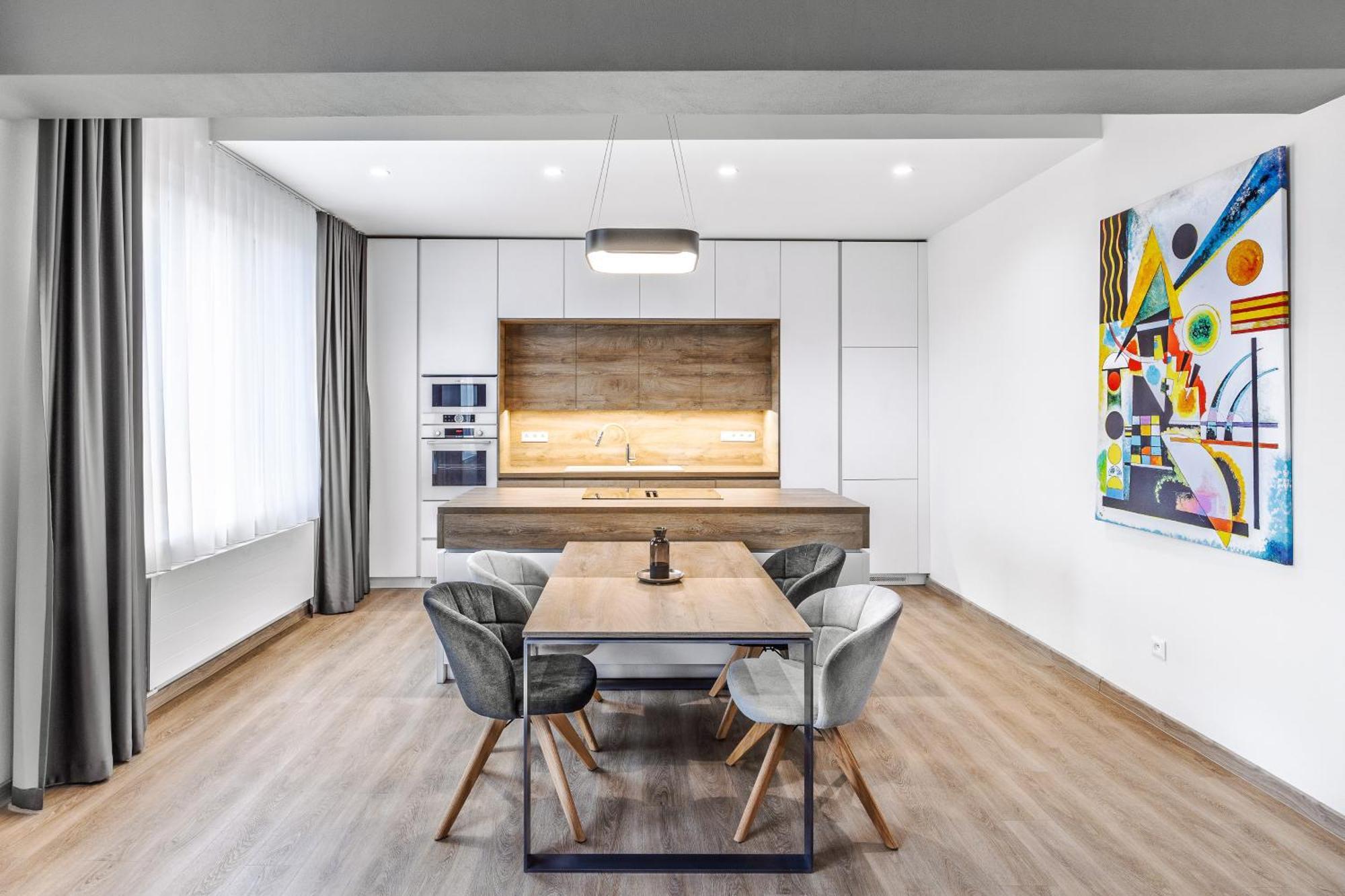 Chalupku - Luxurious Apartment 70M2 In Direct Centrum With Parking Included, Air-Conditioned, Balcony, Quiet Sleep, Best In Town Banská Bystrica Exterior foto